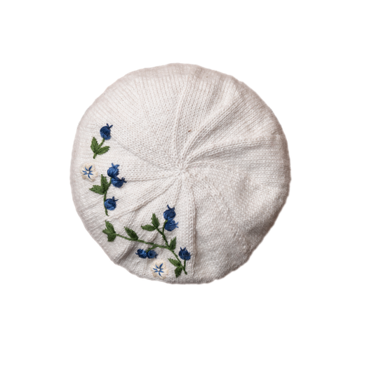 knitted and hand embroidered blueberries beret in Marshmallow