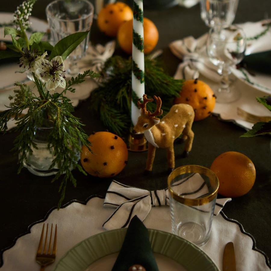 Bow Heirloom Tablecloth in Linen Blend - Green