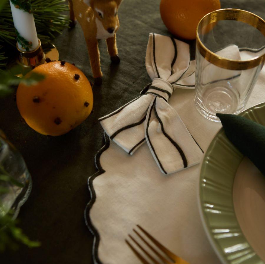 Bow Heirloom Tablecloth in Linen Blend - Green