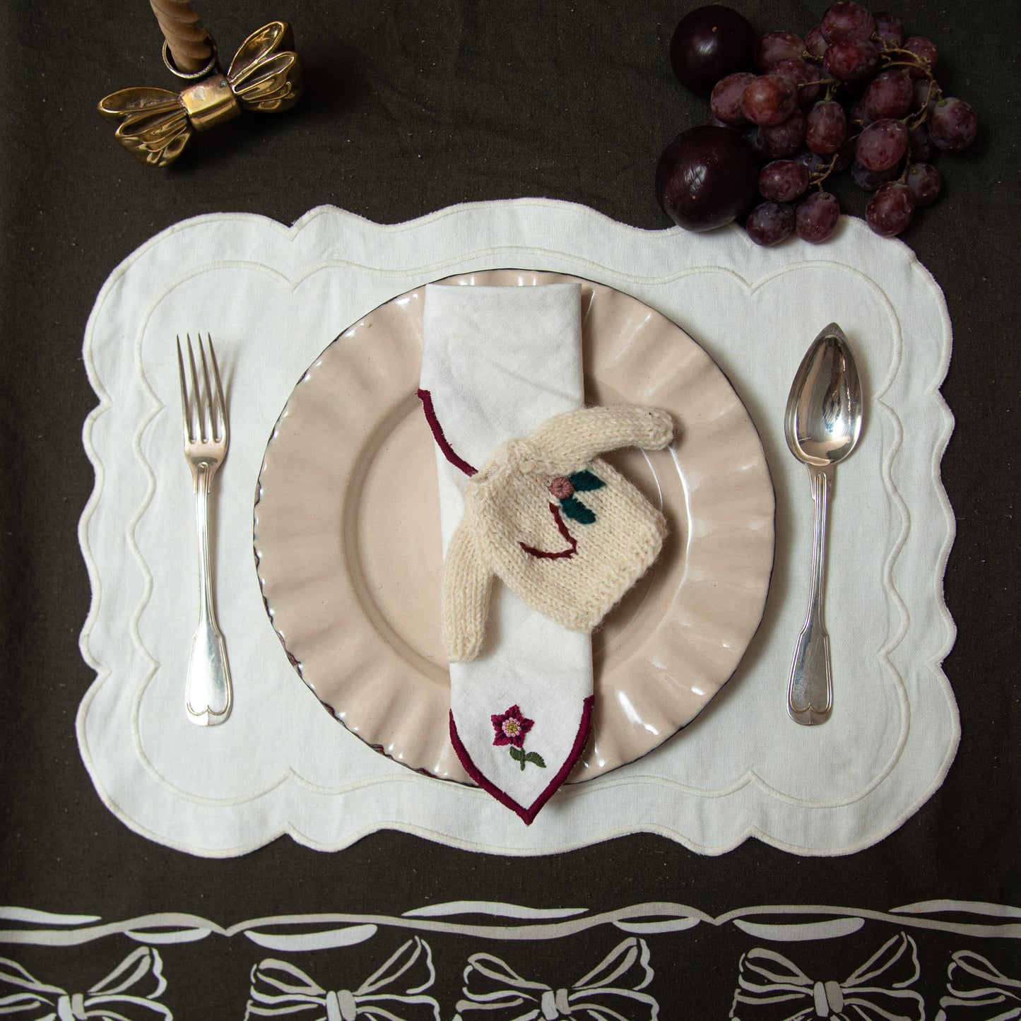 Embroidered Dot placemat - Cream White