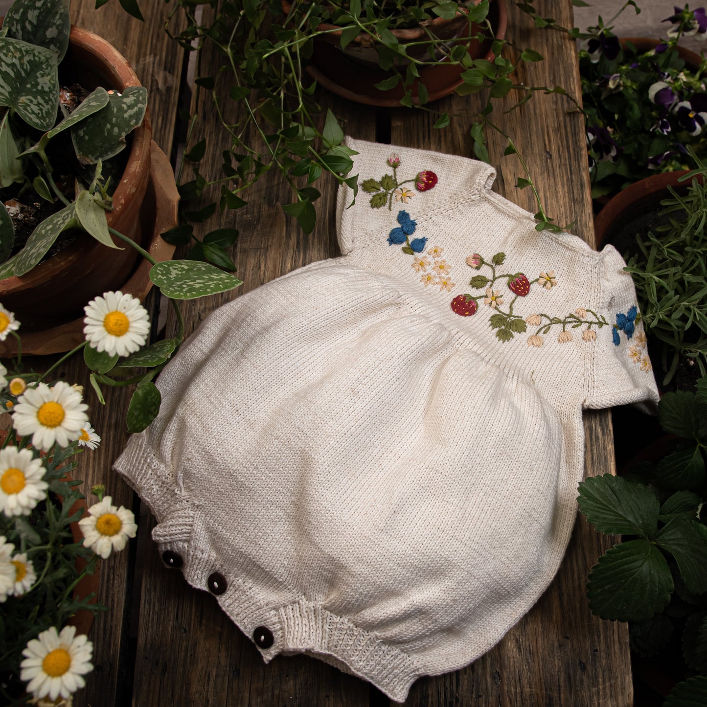 Strawberry romper Marshmellow (Cotton)