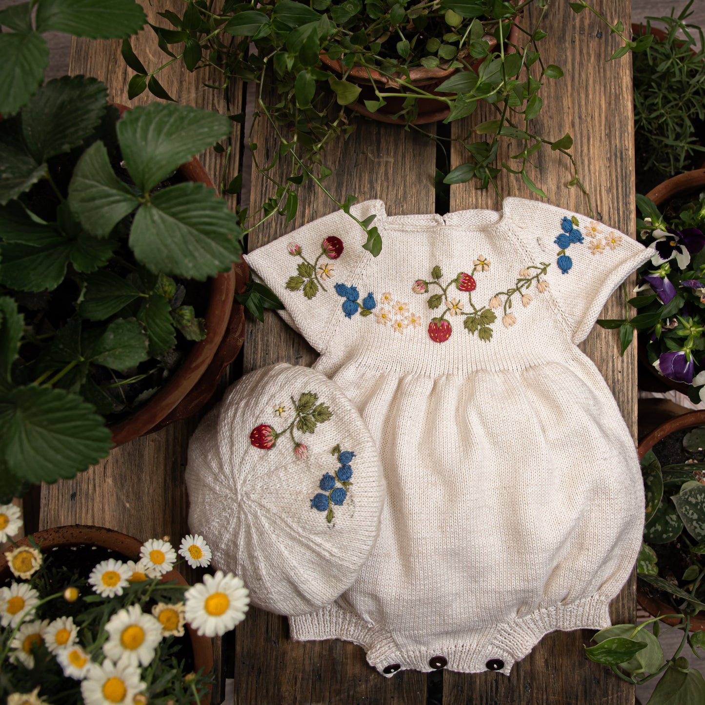 Strawberry romper Marshmellow (Cotton)